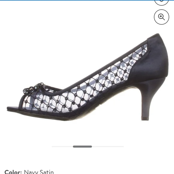 Karen Scott  Navy heels - Picture 2 of 7